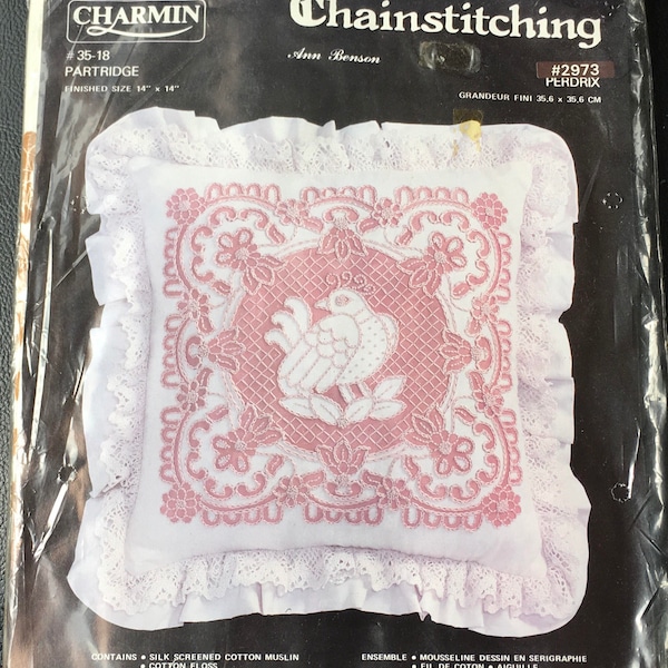 Charmin Chainstitching 35-18 Partridge 2973 Red White Gingham Pillow Ann Benson Janlynn 14 " x 14 " Kit New Unopened