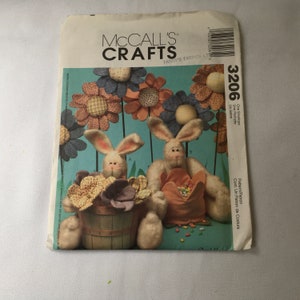 McCall‘S Crafts 3206 Symönster Bomullssvans och Fältblommor Bomullssvans Kaniner Tyg Skålkorg Tyg Fältblommor Kanindocka