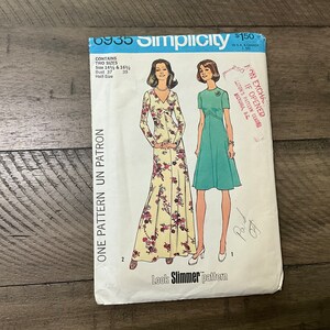 May include: Simplicity sewing pattern number 1095 for a dress. The pattern includes two sizes, 14 1/2 and 16 1/2, with a bust measurement of 94 cm for the smaller size and 99 cm for the larger size. The pattern features a floral print dress with long sleeves and a V-neckline, and a solid blue dress with short sleeves and a V-neckline. The pattern is labeled "Look Slimmer" and includes instructions for making the dress.