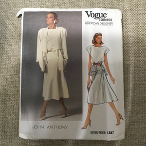 Op de afbeelding: Vogue Patterns American Designer naaipatroon voor een rok en een top van John Anthony. Het patroonnummer is 1387.