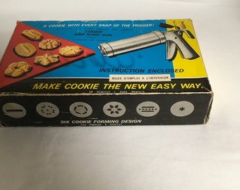 Pistola de galletas y glaseado vintage y gatillo para decorar pasteles con boquillas de 6 discos de aluminio en forma de flor o estrella.