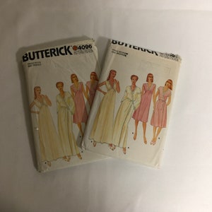 Peut inclure: Deux patrons de couture vintage pour des chemises de nuit pour femmes. Les patrons sont de Butterick et sont pour les tailles petite à moyenne. Les patrons présentent une variété de styles, y compris une longue chemise de nuit fluide avec une garniture en dentelle et une chemise de nuit plus courte avec un col en V.