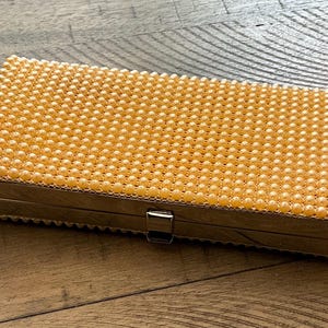 Vintage J.R USA Designer fausse perle étui rigide pochette sac à main compartiment à glissière crème blanc cassé mariée mariage bal MCM des années 60