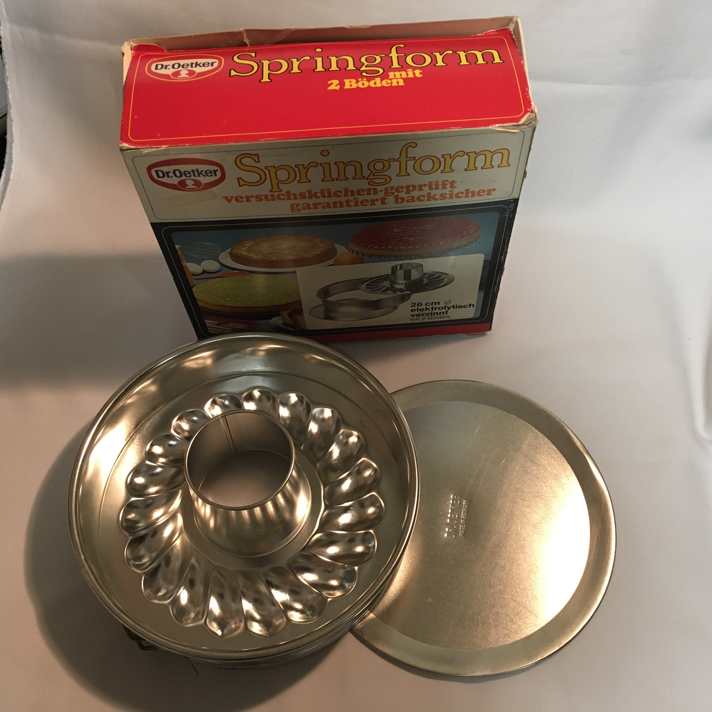 Frieling Glass Bottom Springform Pan for Baking Cakes, Nonstick, Made in  Germany