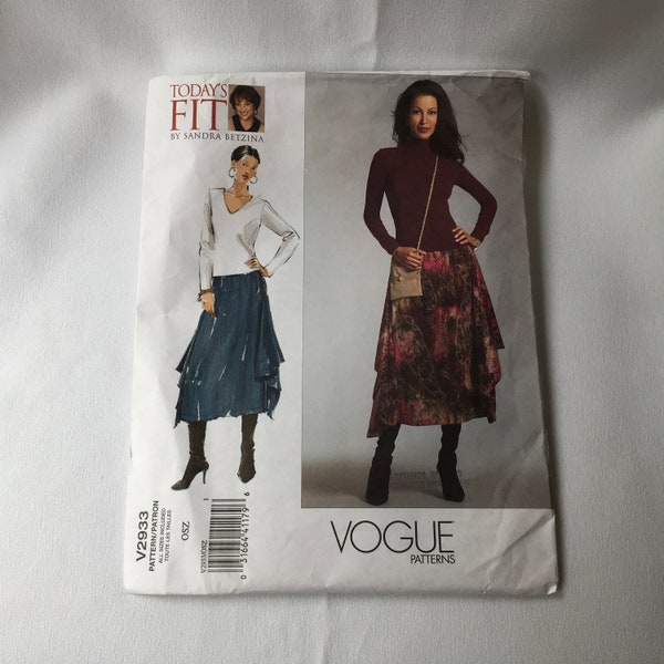 Vogue V2933 2933   Sewing Pattern Misses Skirt And Pouch A Line Pull On Skirt Side Drapes Elastic Waistband Pouch With Zipper Front Pocket