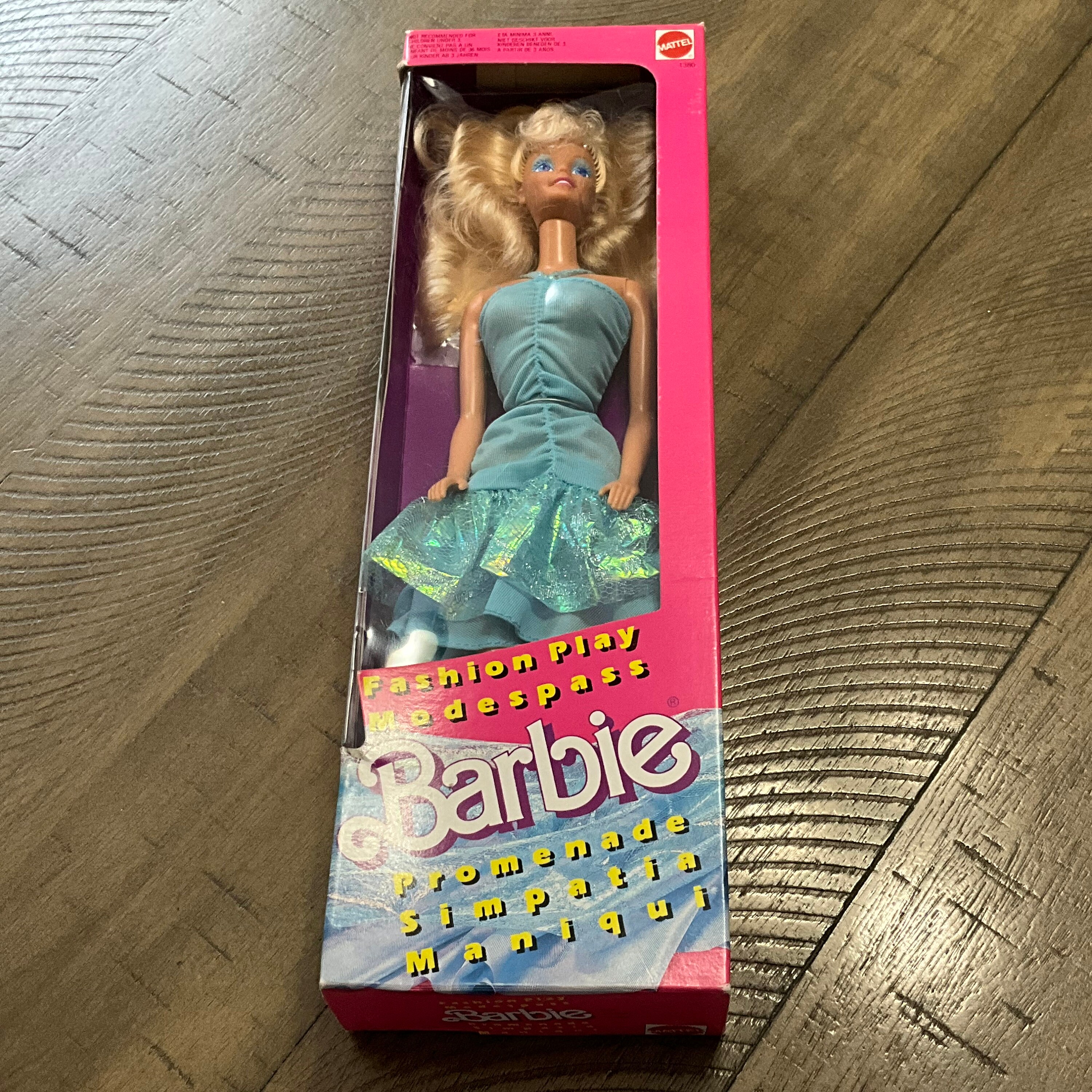 Mattel Barbie Doll 1380 Fashion Play Modespass Promenade