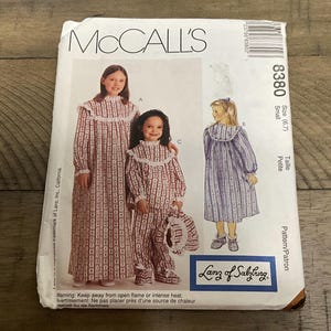McCall’s sömnadsmönster 8380 Barn Flickor Nattlinne Pyjamas Sovkläder Tossor Dockor Löst Sittande Modest Hyfsad Storlek Liten 6 7