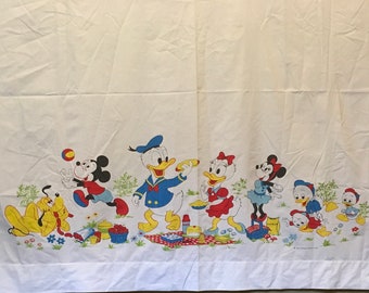 Vintage Walt Disney Productions Mickey Mouse et ses gangs, Minnie Mouse Daisy Daisy, pique-nique pour une personne, deux lits simples, tissu pour pique-nique pour pique-nique