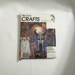 Peut inclure: Patron de couture McCall's Crafts numéro 2743 pour des costumes d'Halloween. Le patron comprend des instructions pour réaliser un costume de fantôme, une princesse et un squelette. Le patron est pour les tailles 4-6, 6-8 et 8-10.