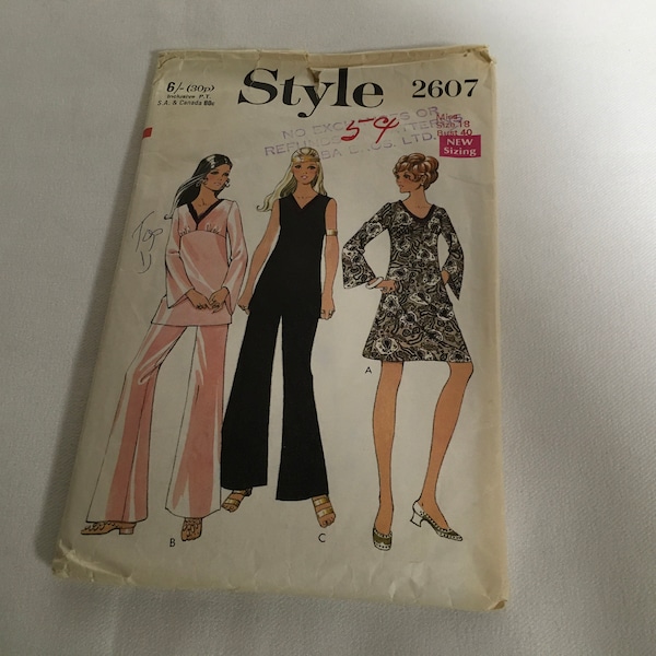 Style 2607 Sewing Pattern Dress Tunic Trousers V Neckline Front Bodice Seaming A Line Skirt  Long Flared Sleeves Flared Trousers Size 18