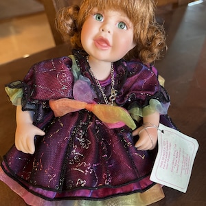 Marie Osmond Puppe Porzellan sitzend Winzige Knirpse