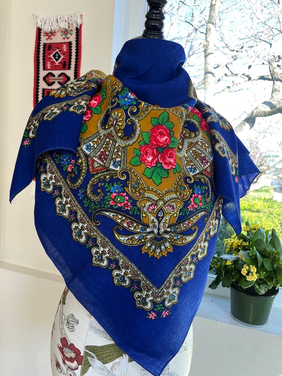 Russian wool shawl vintage new condition blue with