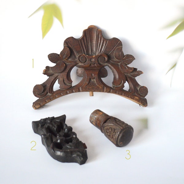 Small Architectural Salvage Wooden Ornaments, Vintage Carved Wood Finals Pediments Repurpose Supplies