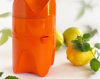 Vintage Orange Citrus Juicer – Retro Mid Century Plastic Lemon Squeezer
