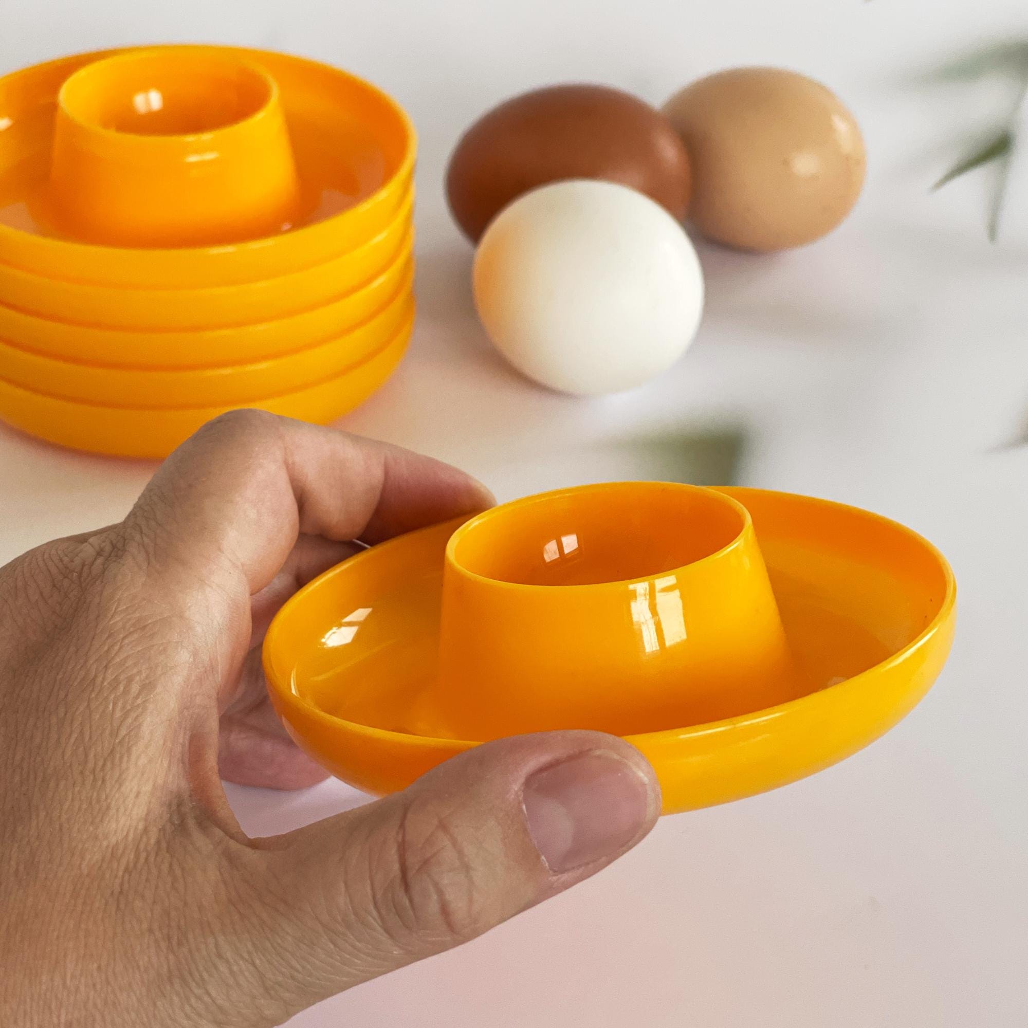 Plateau Vintage Orange Années 70 Avec Coquetiers En Plastique – Fabrication Allemande