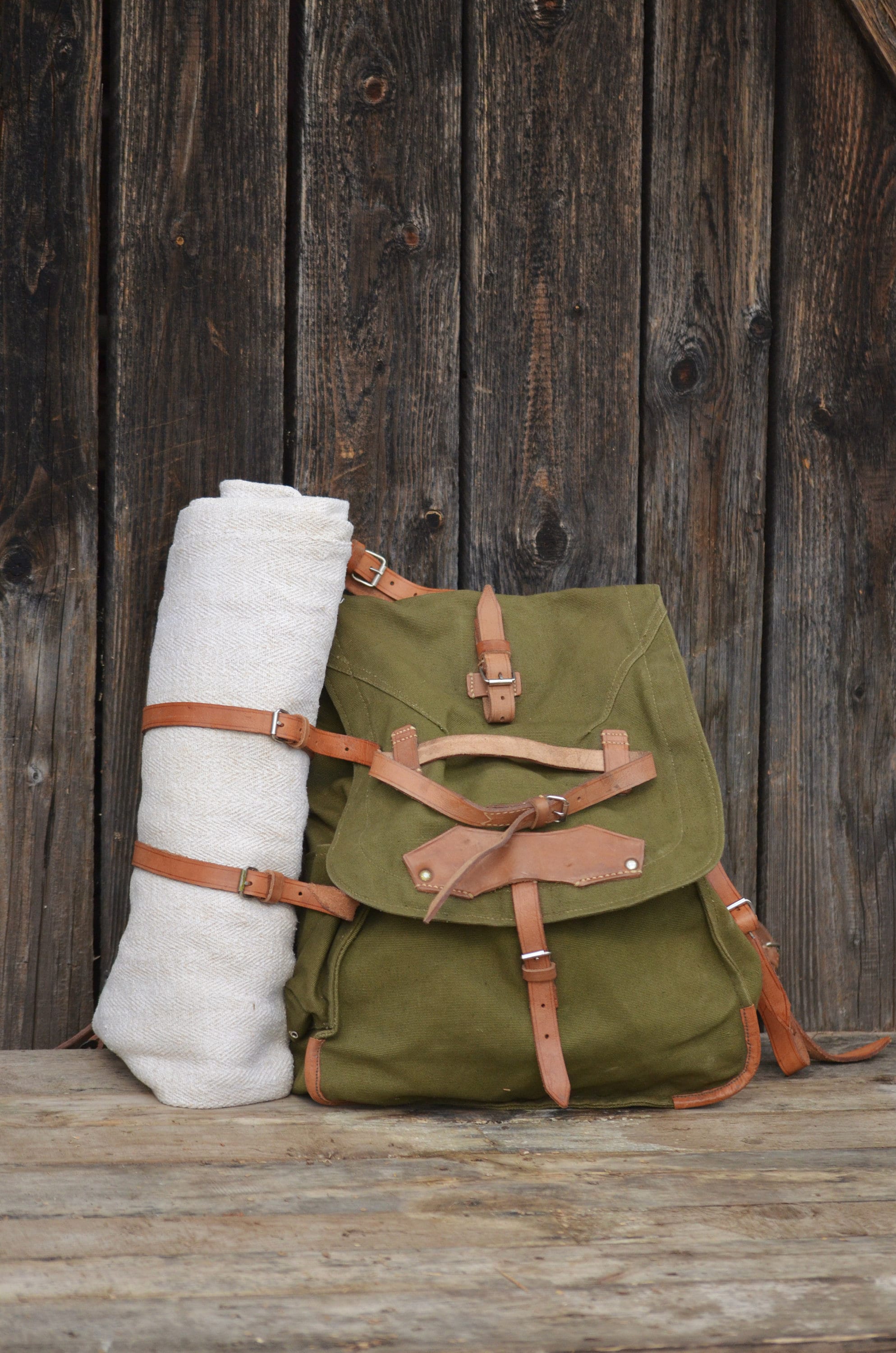 Mochila militar con correas de cuero -  México