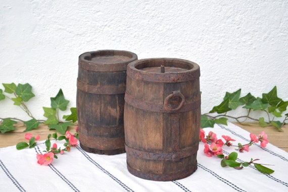 Botte in legno antica piccola usata per vino di 1 Litro da esposizione  vintage