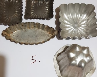 Selection of vintage and non vintage Patisserie tartlet cases. Some Swedish