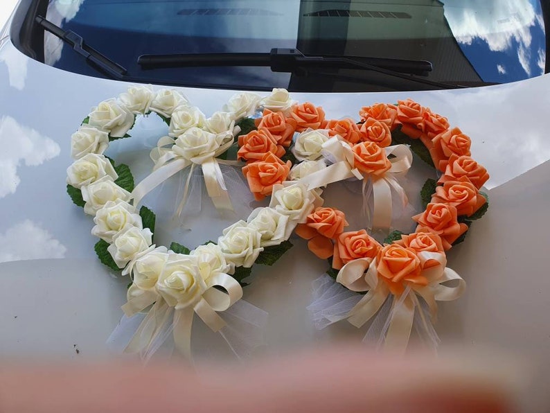 Autoschmuck Hochzeit, 2 Herzen mit Blüten, Farbwahl Bild 3