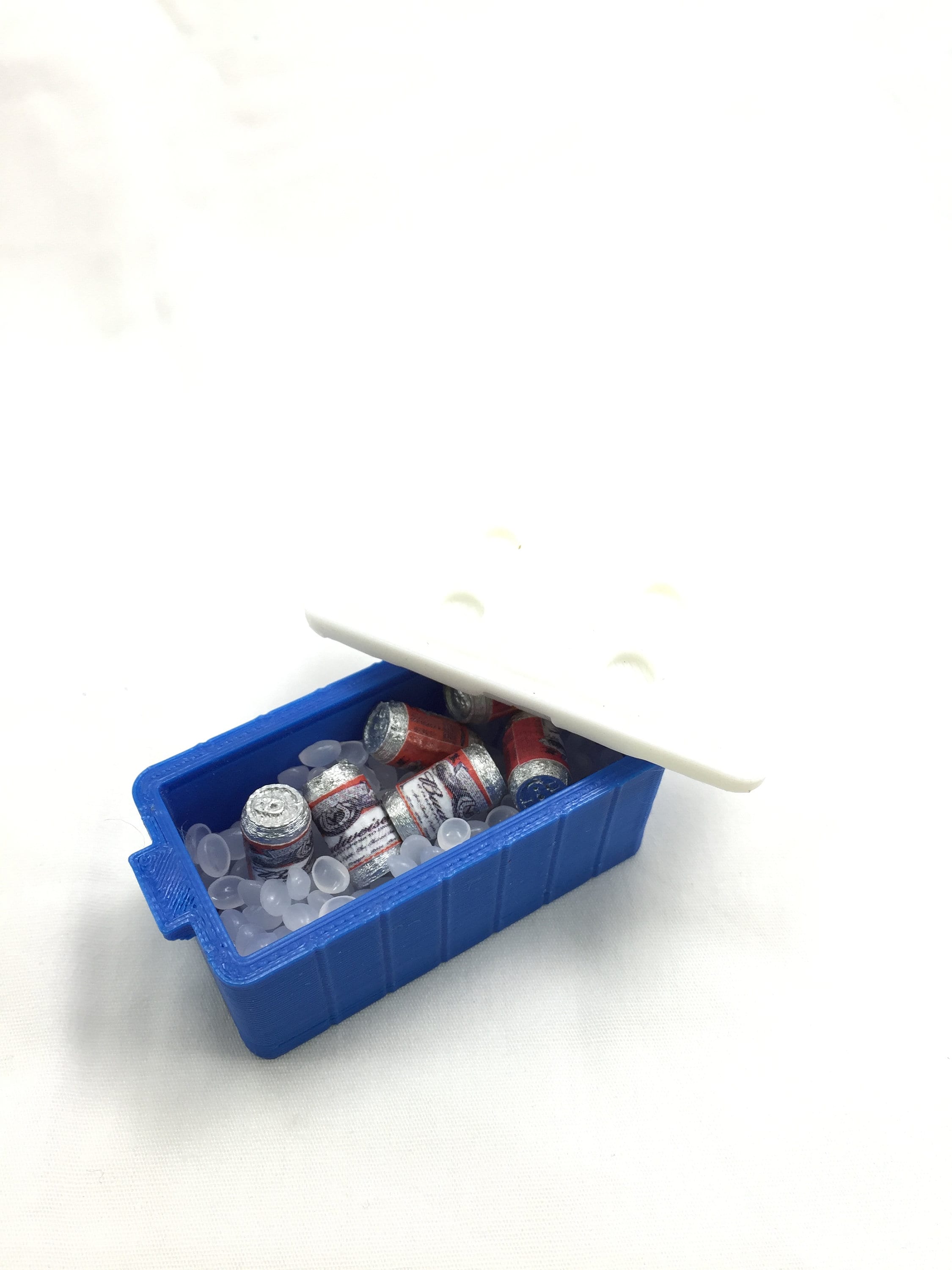 Miniature Model Soda & Beer Cans Ice Cube cooler 1/10 Scale  RC Accessory / Diorama  Scale RC Truck SCX10 RC4WD Trail Accessories Toys