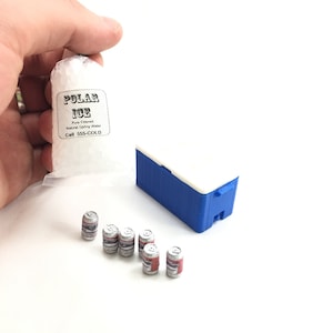 Cooler Bag of ice & 6 Cans Miniature Drinks and Soda Cans 1/10 Scale Model RC Accessory for Rock Crawling Miniatures Upgrades Add-ons