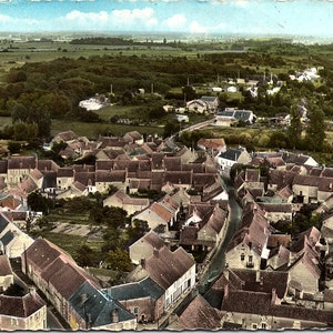 Vintage 1968 wysłana pocztówka widok ogólny z góry Ousson-sur-Loire gmina Loiret Francja FR zapiekanka na krawędziach