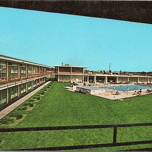 Stara pocztówka z 1962 r., Holiday Inn of Chicago South Lansing Illinois IL Curteichcolor, stempel pocztowy z lipca 1962 r.