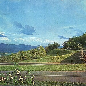 Cartão postal não postado VTG Blue Ridge Mountains Skyline Drive Parque Nacional de Shenandoah Virginia VA Beverley Studio C4133 Mike Roberts Valley News