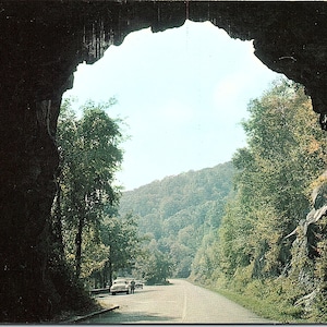 vintage Carte postale non postée Marys' Rock Tunnel Skyline Drive Blue Ridge Mountains Virginia VA Plastichrome Colourpicture P23686