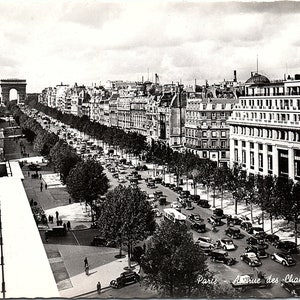 vintage Carte postale non postale Avenue des Champs Elysées Arc de Triomphe Voitures Paris France FR 2511 Editions Gany Black & White Scalloped Edge