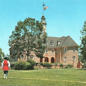 vintage Carte postale non postale Reenactor Colonial Capitol Williamsburg Virginia VA Mirro-Krome 503 H.S. Crocker Co.