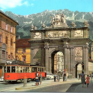 vintage Carte postale non postée Arc de triomphe du téléphérique &Alpes autrichiennes Alpenstadt Classic Cars Innsbruck Autriche AT #3 007 Alpina Card