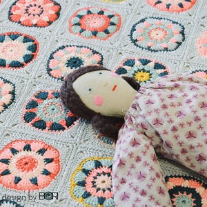 crochet baby blanket pattern, for girls, granny square, flower, easy, diy, pink, silver green, colorful image 4