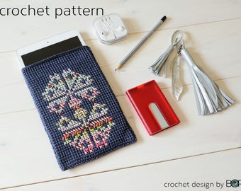 modello all'uncinetto per custodia iPad fatta a mano, motivo punto croce, facile, fai da te, colorato, cotone, filato, grigio scuro, boho, folk