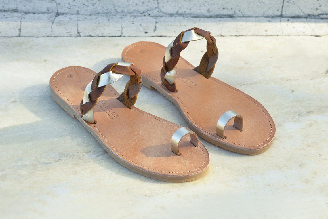 toe ring sandals