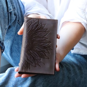 Billetera de cuero personalizada, billetera marrón, billetera grabada, billetera de girasol, billetera de flores, regalo de cumpleaños número 21, cumpleaños número 30, monograma