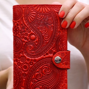 Personalizado único vermelho paisley carteira de couro bifold longo artesanal feminino padrão em relevo personalizado grande fino cartão de crédito