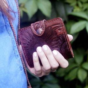 Personalized Exclusive Sunflower Embossed Pattern Leather Wallet Brown Moneyholder Front Pocket Women Handmade Unique Floral Flower Custom