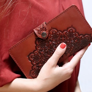Cartera plegable personalizada con diseño floral para mujer, cartera larga con diseño oriental, cartera grande para mujer, cartera de cuero con relieve