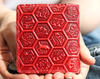 Personalized Leather Red Mini Slim Wallet Women Bifold Credit Card Case Pocket Bees Honeycomb Embossed Pattern Custom Small