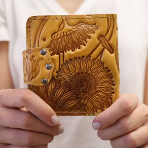 Personalized Sunflower Unique Leather Wallet Floral Wallet Moneyholder Slim Wallet Women Embossed Pattern Flower Custom image 2