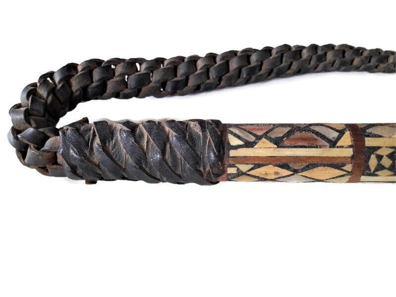 Objet de Collection Cravache Chamelier Touareg, en Bois, avec Extrémités Cuir Tressé et Au Manque, M