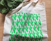 Totebag cactus and flowers: screen printing and embroidery