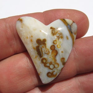 Polka Dot Agate Cabochon (34x31x4mm) Agate Heart Cabochon