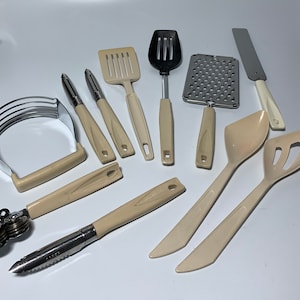 Ekco USA Kitchen Utensils Tan Beige White Nylon Spatula Spoon Dough Blender