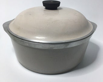 Vintage Club Cast Aluminum Beige 4 Qt Dutch Oven Stock Pot w/ Lid