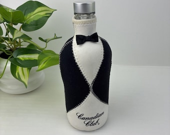 Vintage CANADIAN CLUB Whiskey Tuxedo Bottle Cover Skin CC Neoprene Zip Rare