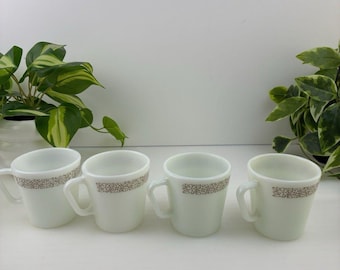 4 PYREX Corelle Woodland koffiemok beker, goede staat, handvat D VTG MCM
