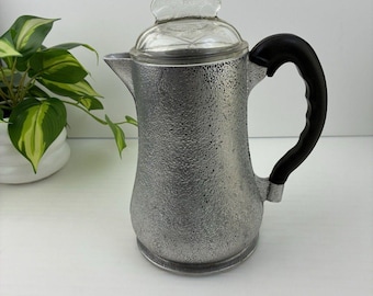 GUARDIAN Service koffiekan van gehamerd aluminium waterkan Vtg MCM glazen deksel