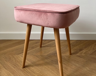 Poggiapiedi in velluto rosa, sgabello ottomano in stile Mid-Century Modern, gambe in legno, seduta da toeletta vintage